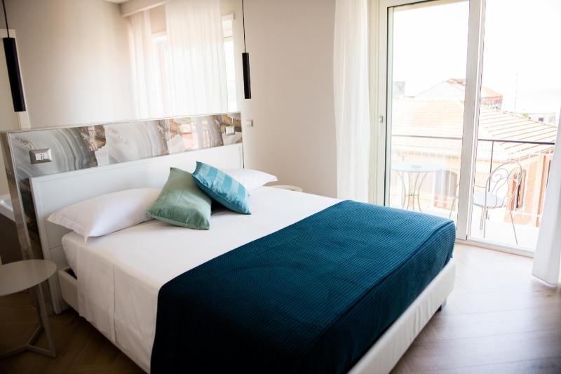 Double Room with Spa Bath image 1