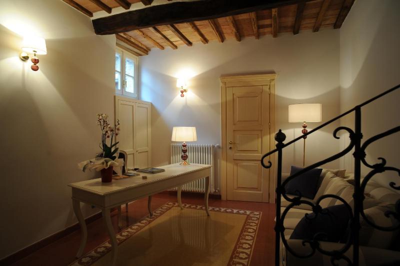 Classic Double Room image 2
