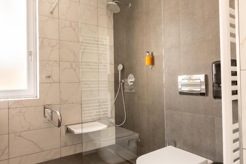 Studio Apartment image 3