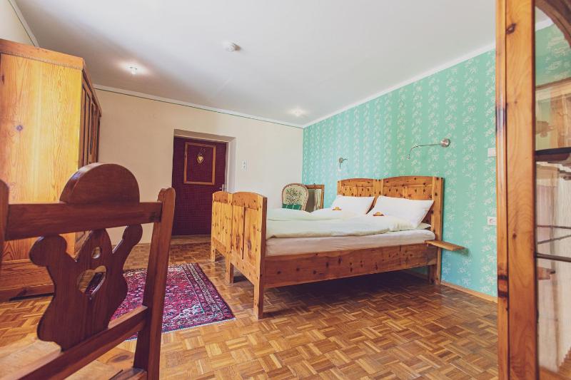 Classic Double Room image 3