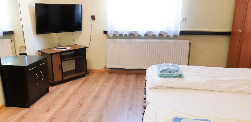 ETNA - Hostel -Noclegi Rzeszów 24 Pokoje -PARKING- - image 2