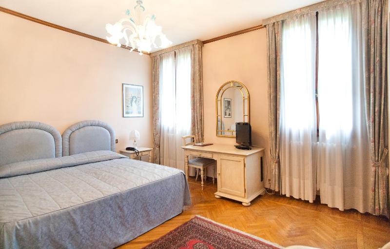 Superior Double Room image 2