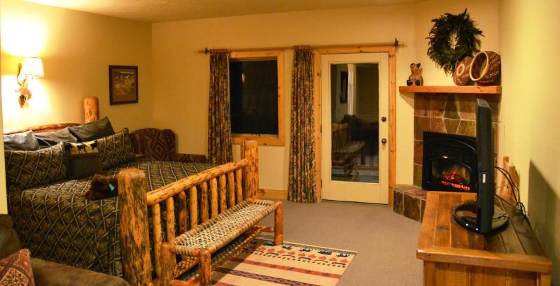 Standard King Room image 3