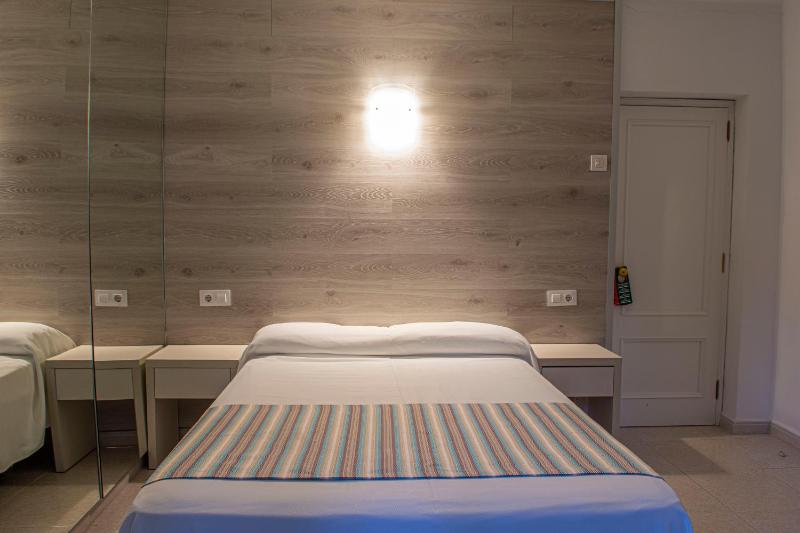 Double or Twin Room image 4