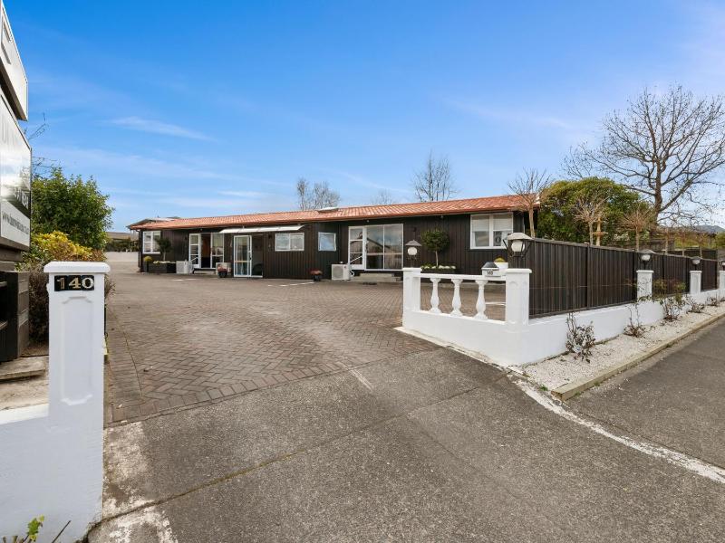 Dunrovin Motel - image 43