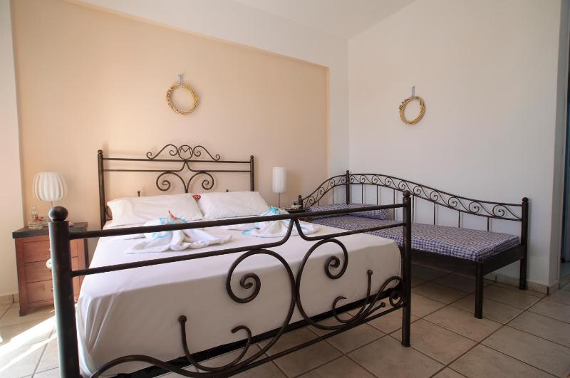Studio with Sea View (3 Adults) image 3