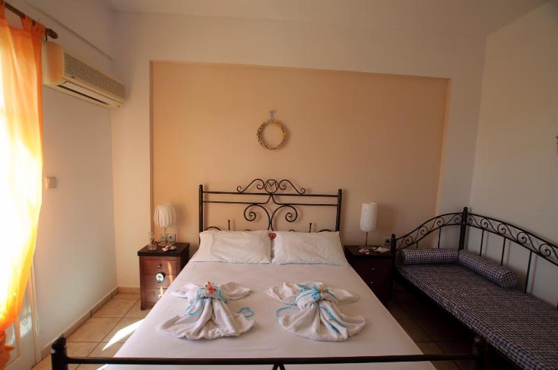 Studio with Sea View (3 Adults) image 2