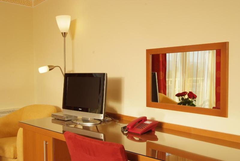 Family Two-Bedroom Suite image 4