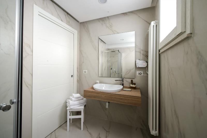 Superior Double Room image 3