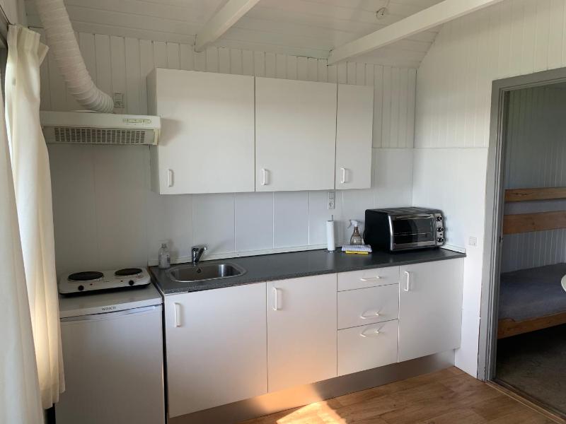 Two-Bedroom Cottage with loft (6 adults) & and Shared Bathroom image 2