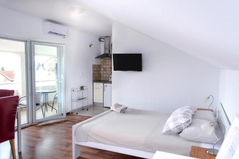 Apartments Dolores - image 4