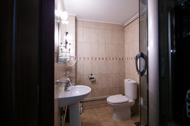 Standard Twin Room image 2