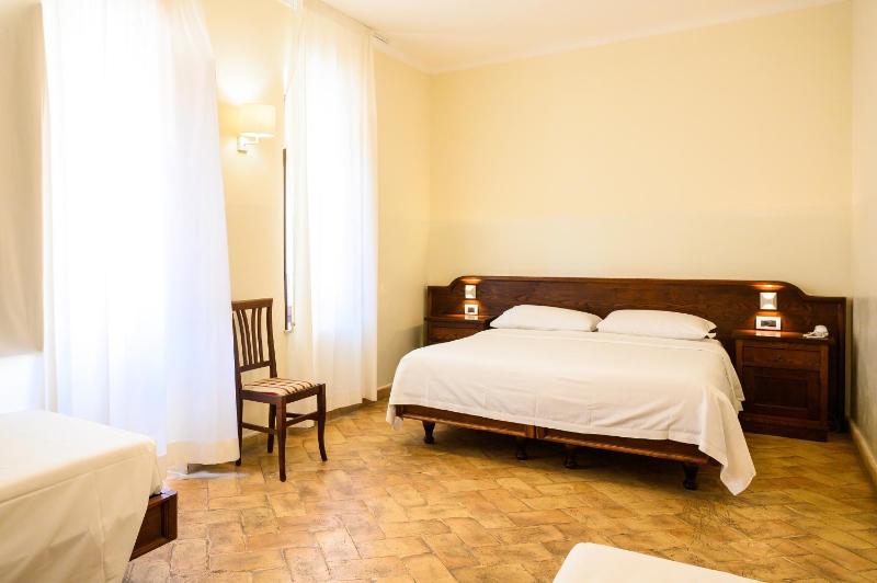 Quadruple Room image 3