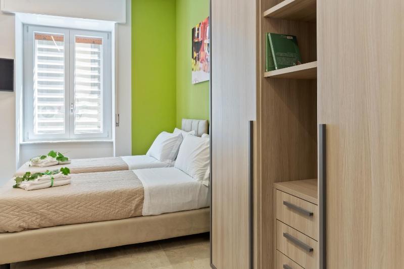 Studio Apartment image 3