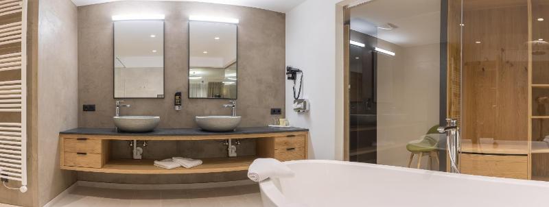 Suite with Sauna image 4