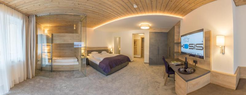 Junior Suite with Extra Bed image 3