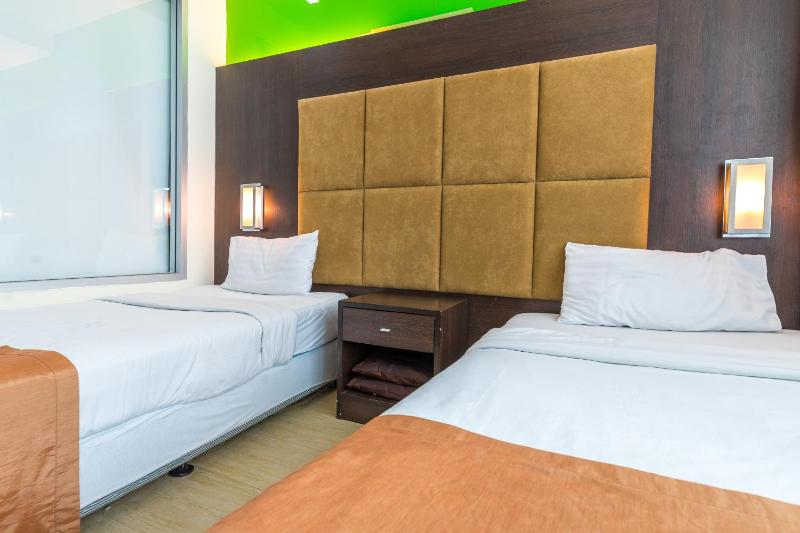 Deluxe Twin Room image 2