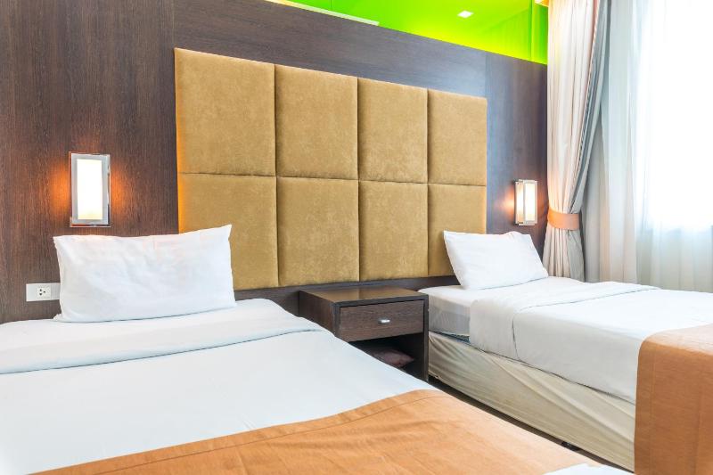 Deluxe Twin Room image 3