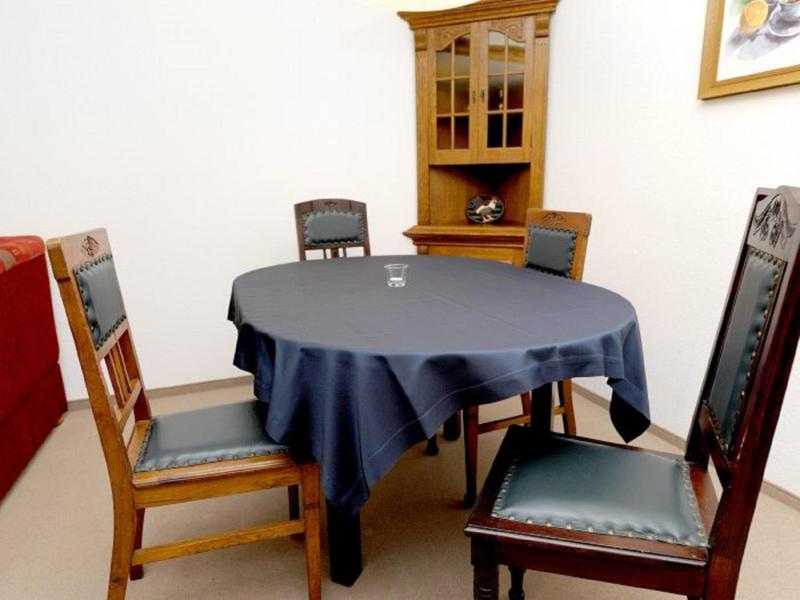 One-Bedroom Apartment image 2