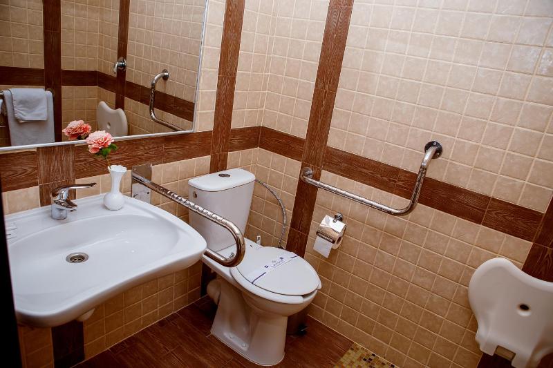 Basic Single Room - Disability Access image 2