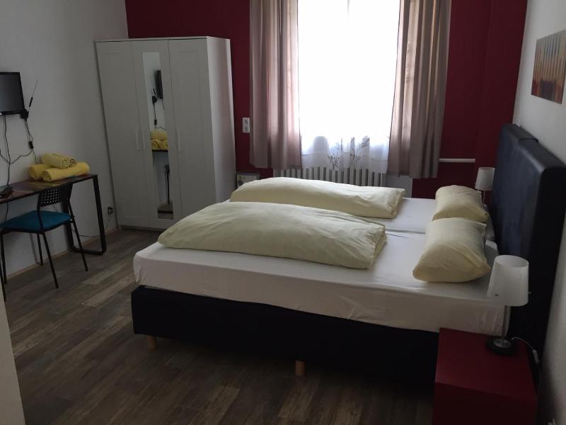 Economy Double Room image 1