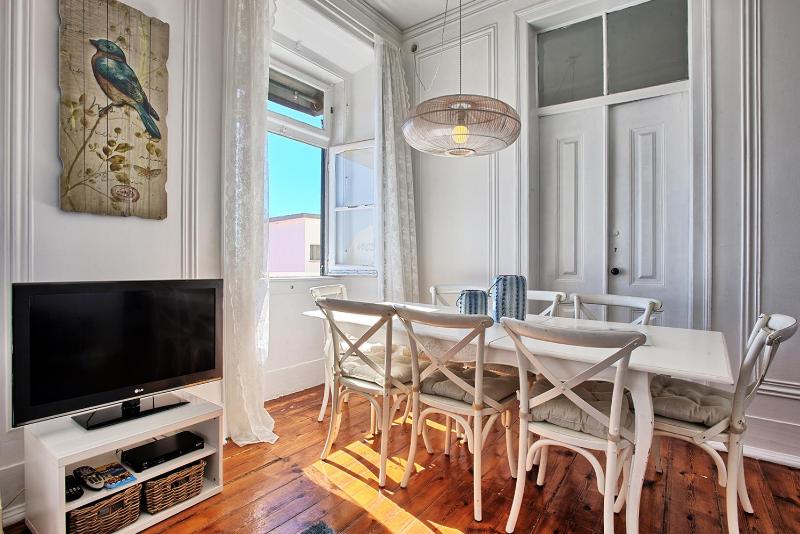Four-Bedroom Apartment with Riverview image 3