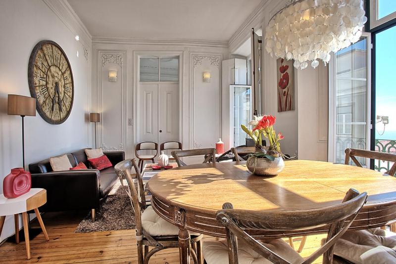 Three-Bedroom Apartment with Balcony and River View - 2nd Floor image 3