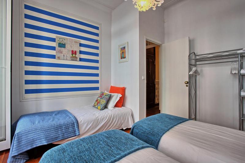 Three Bedroom apartment with terrace and river view image 3