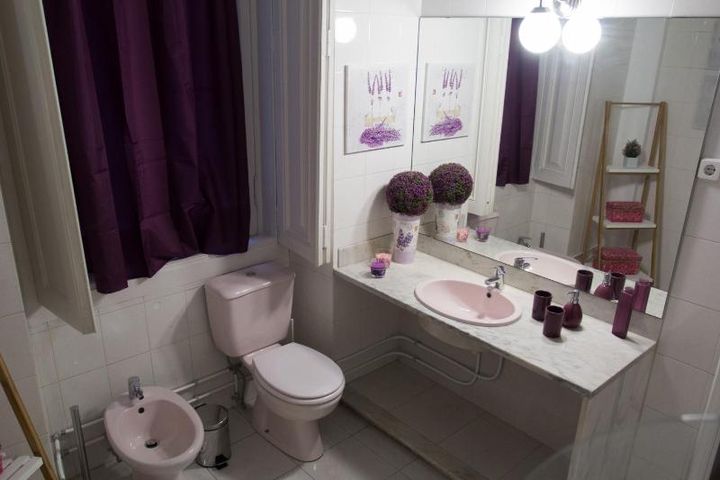 Localtraveling Downtown - Family Apartments - image 12