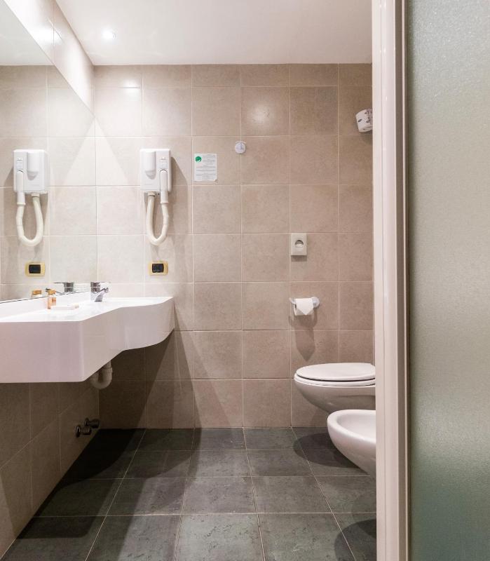 Standard Suite image 3