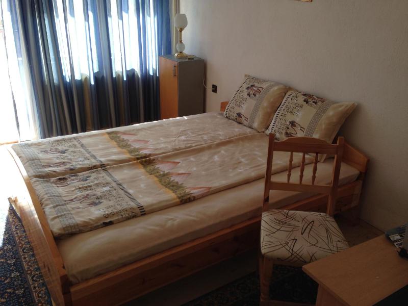 Double Room with Shared Bathroom image 2