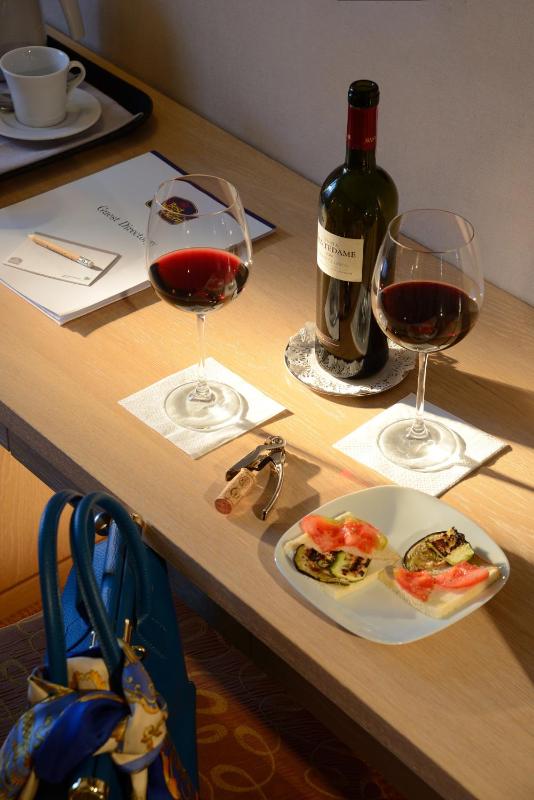 Standard Twin Room image 2