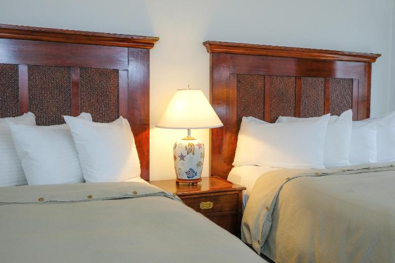 Deluxe Queen Room with Two Queen Beds image 2