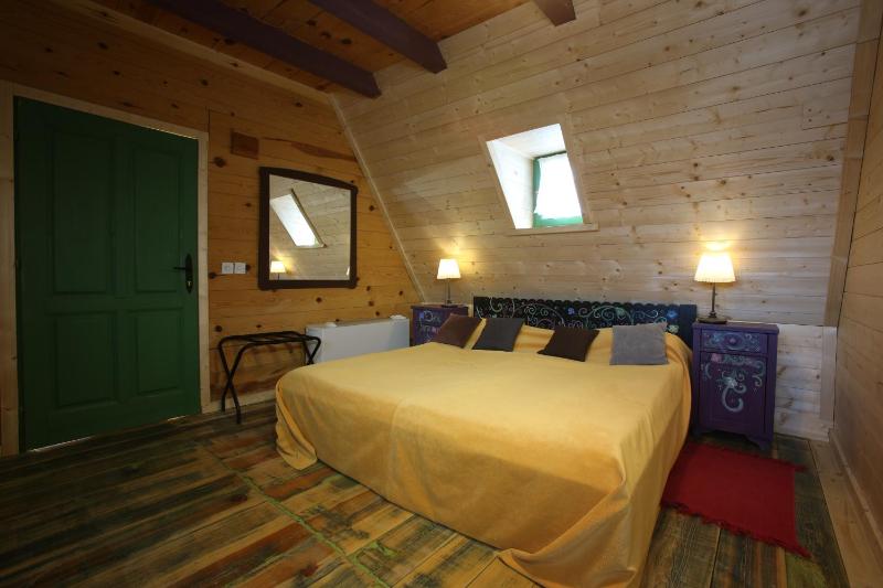 Twin Room image 4