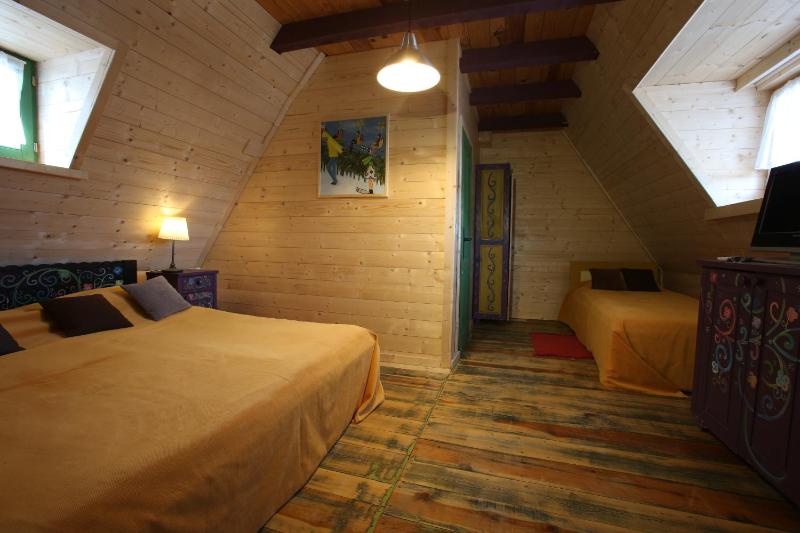 Twin Room image 3