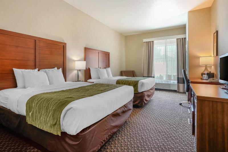 Queen Room with Two Queen Beds - Non-Smoking image 3