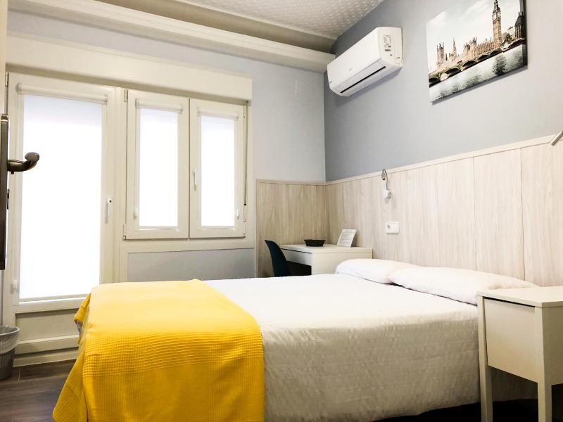 Double Room with Shared Toilet image 3