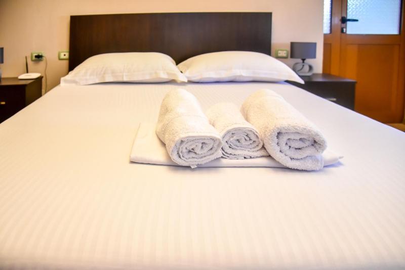 Double Room image 2
