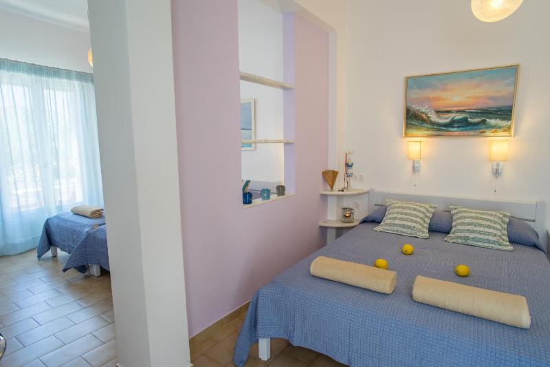 Standard Quadruple Room image 3