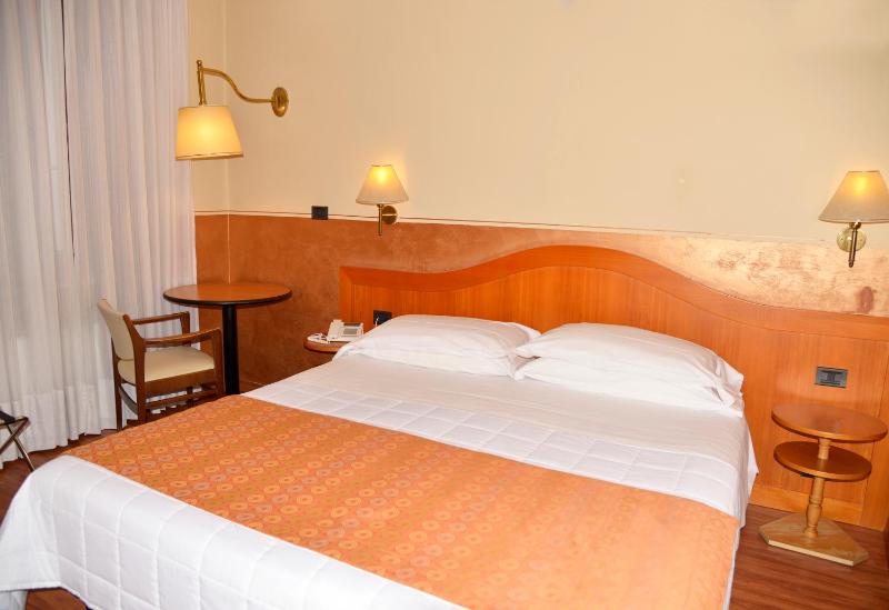 Twin Room image 1