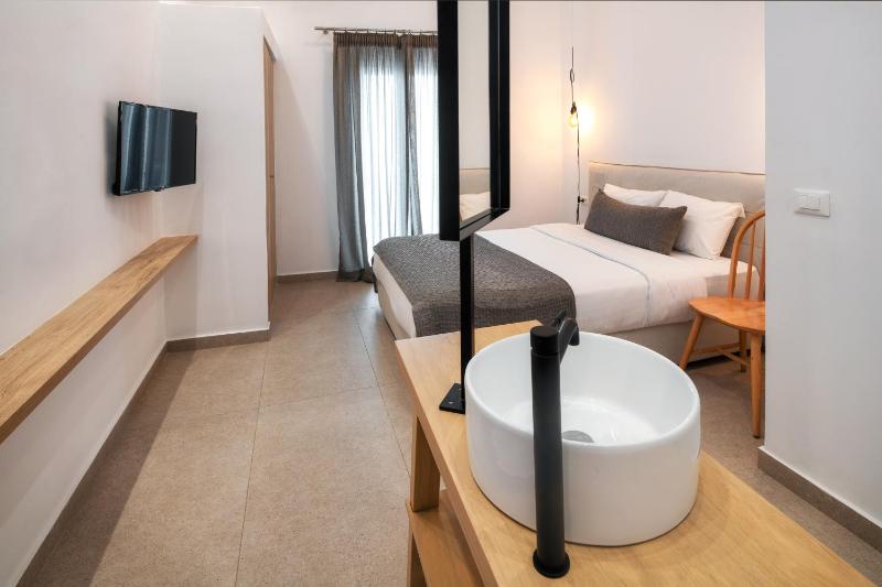 Superior Double or Twin Room image 4