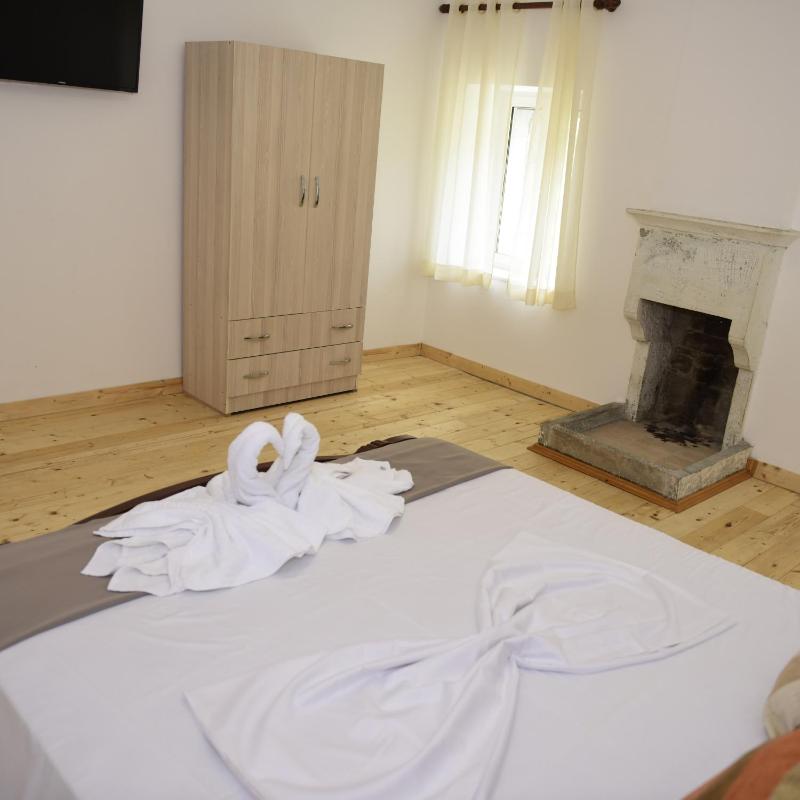Triple Room with Garden View image 3