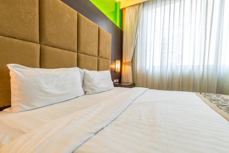 Deluxe Double Room image 2