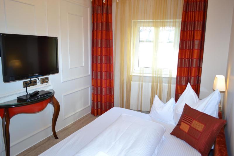 Apartment (3 Adults) image 2