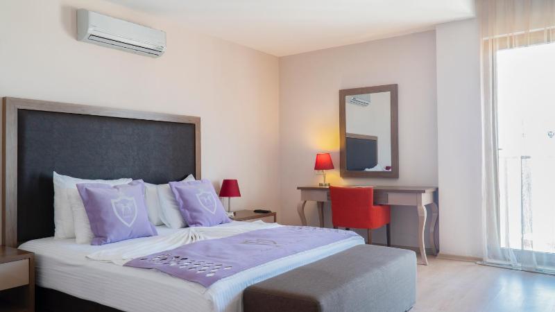 Suite with Sea View image 4