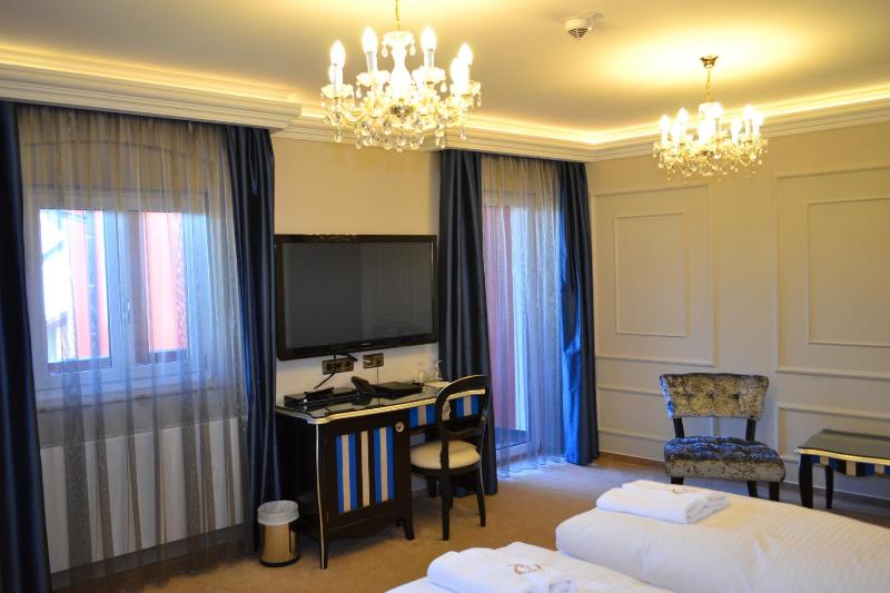 Apartment (4 Adults) image 3