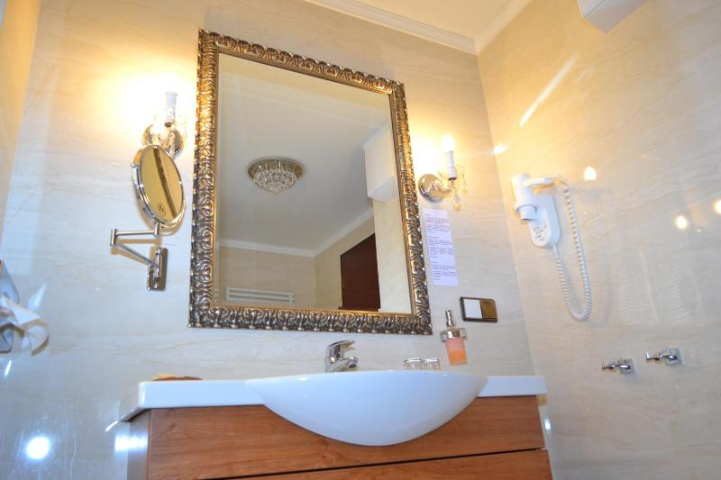 Apartment (4 Adults) image 2