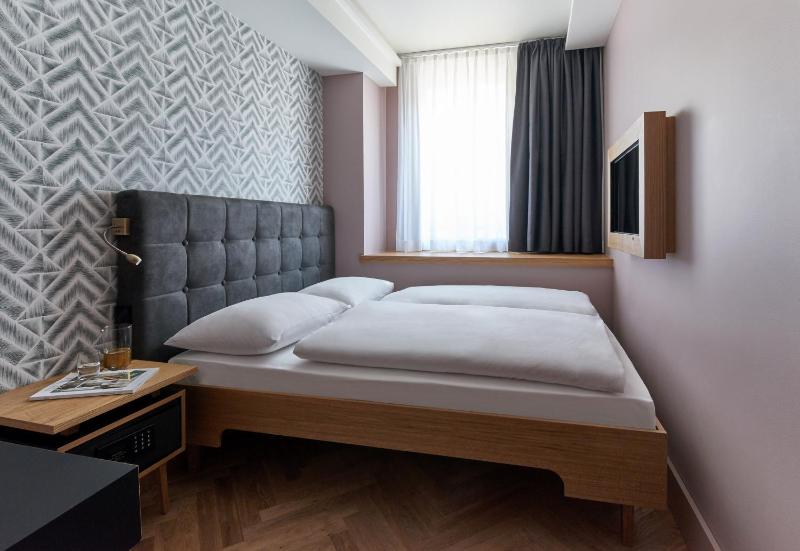 Small Double Room image 1