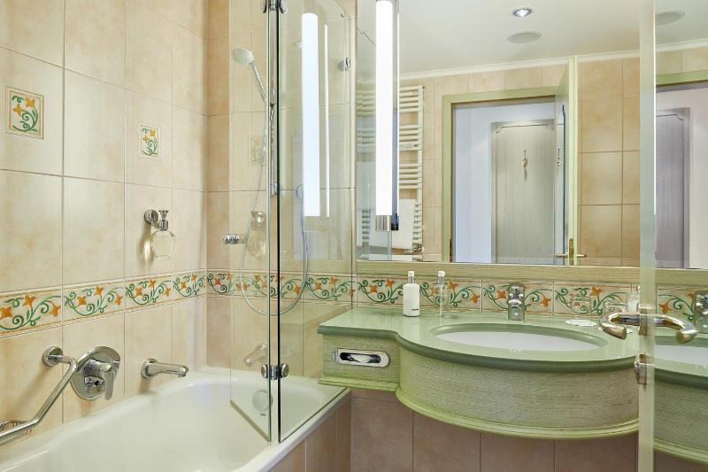 Double Room landside without balcony image 3
