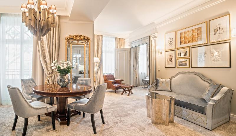 Executive King Suite image 4